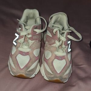 New Balance 9060s Pink Size 1 Kids